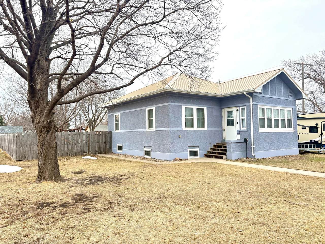806 Ring Avenue - Photo 1