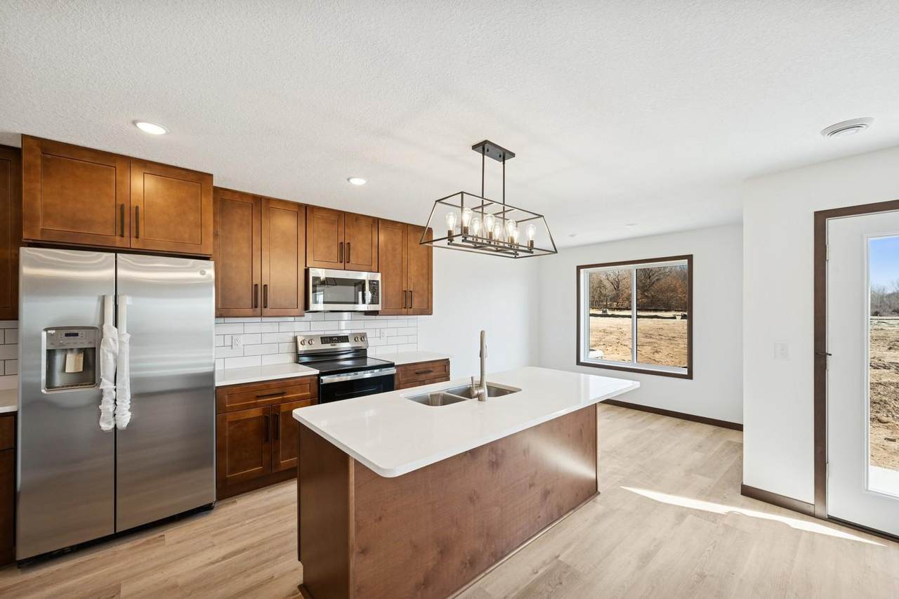 18018 Walnut Circle - Photo 1