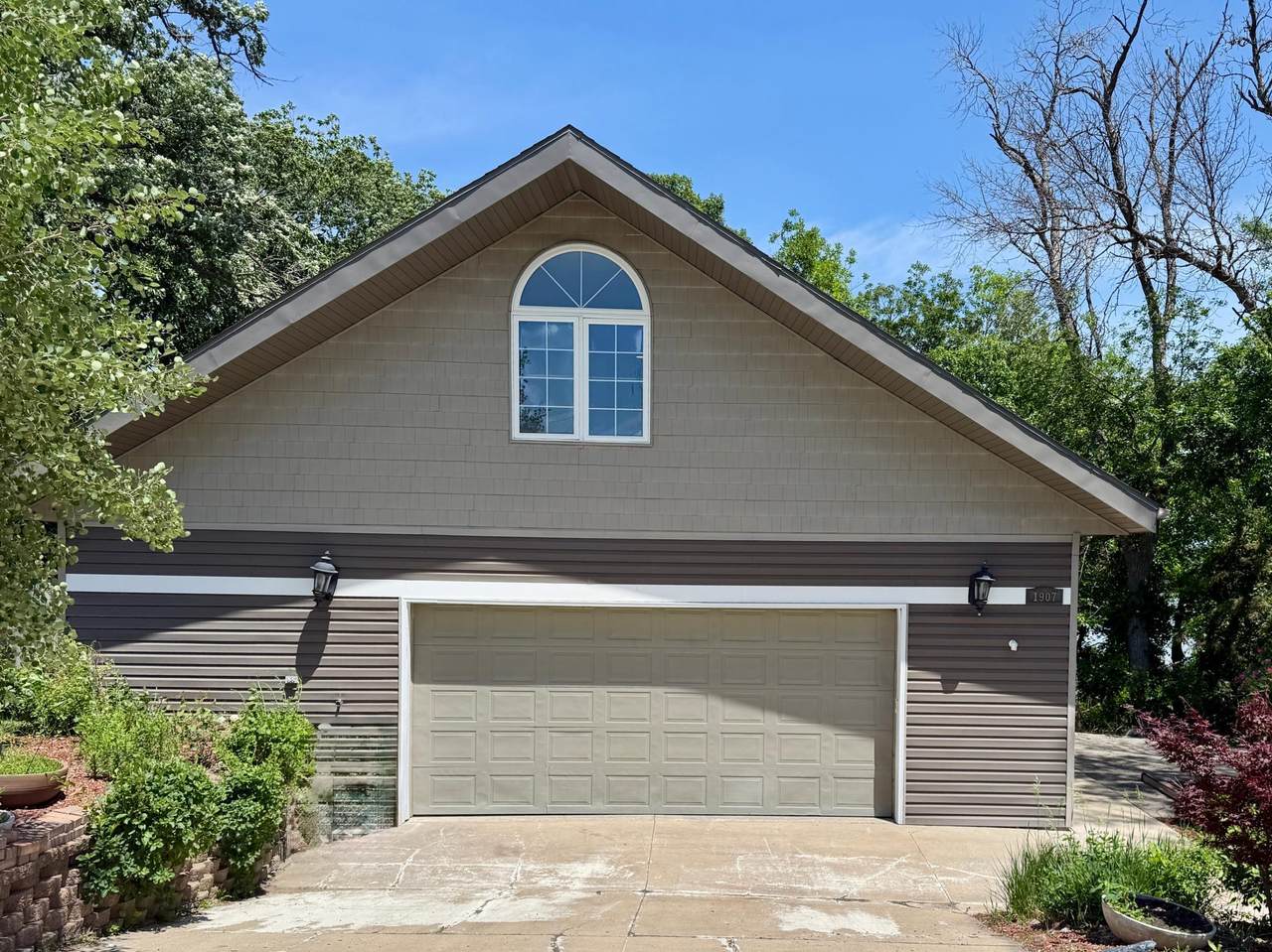 1907 Shore Drive - Photo 1