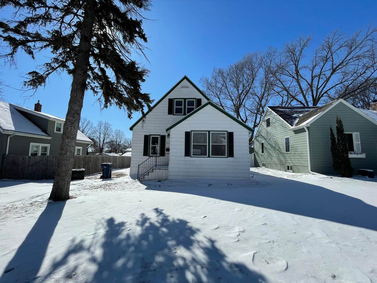 911 Cavour Avenue - Photo 1