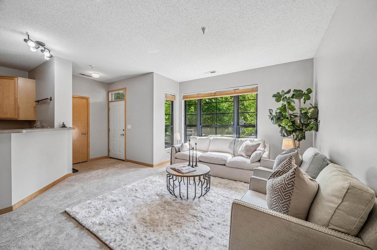 820 Emerald Street - Photo 1