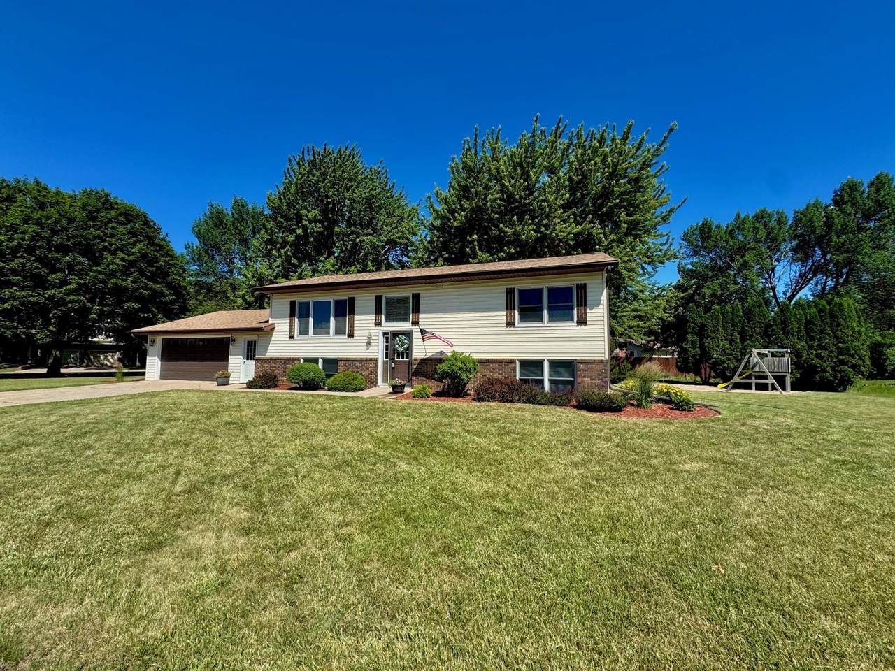 501 Hawthorne Drive - Photo 1