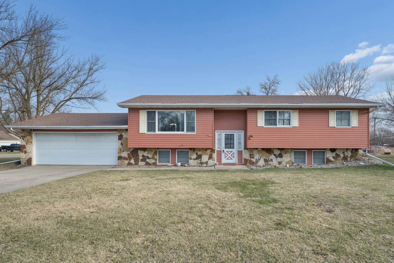 402 2nd Street - Photo 1