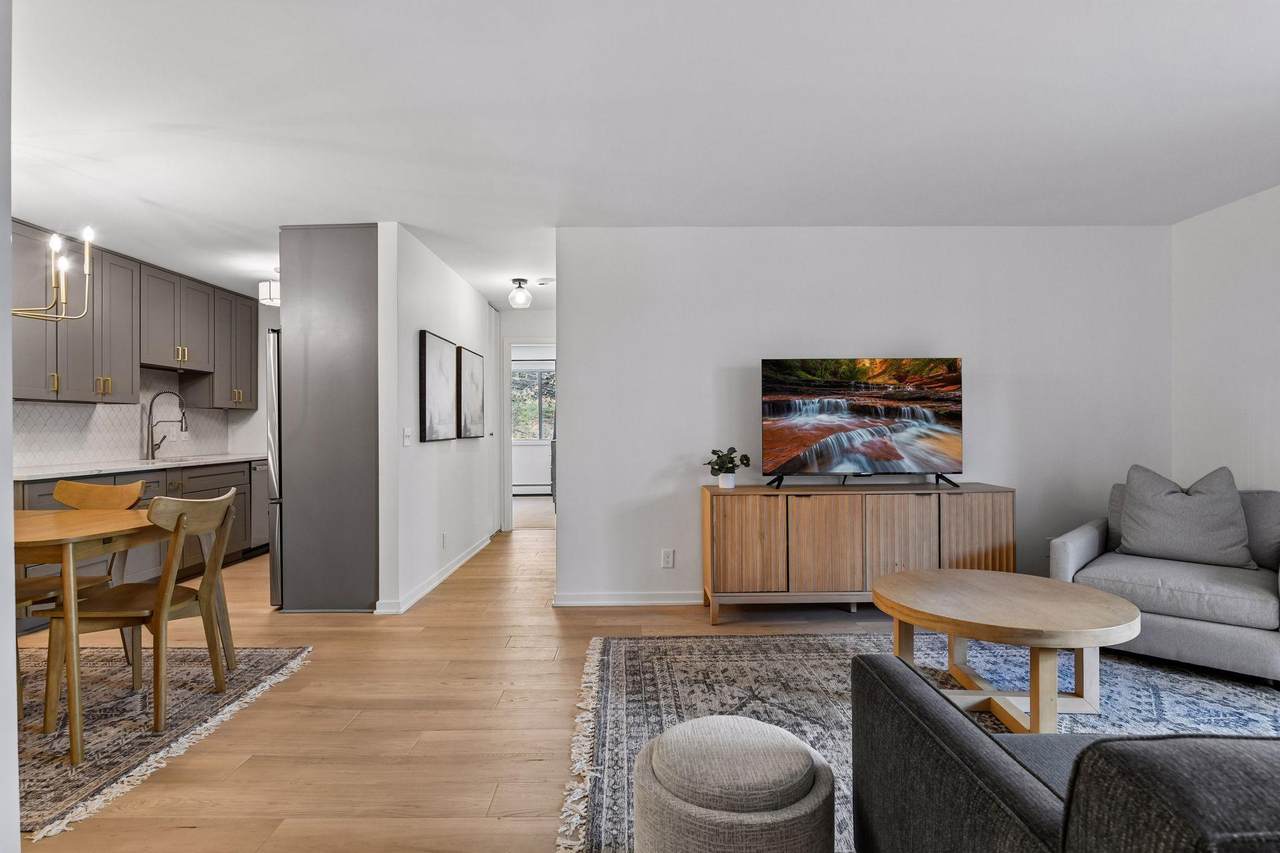 215 Barry Avenue - Photo 1