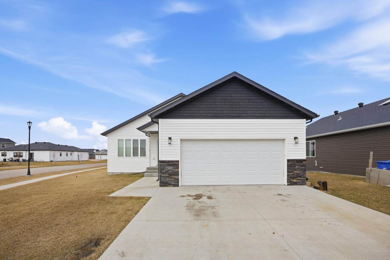 2595 72 Avenue - Photo 1