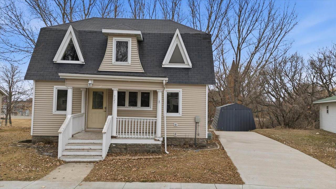 327 2ND Street - Photo 1