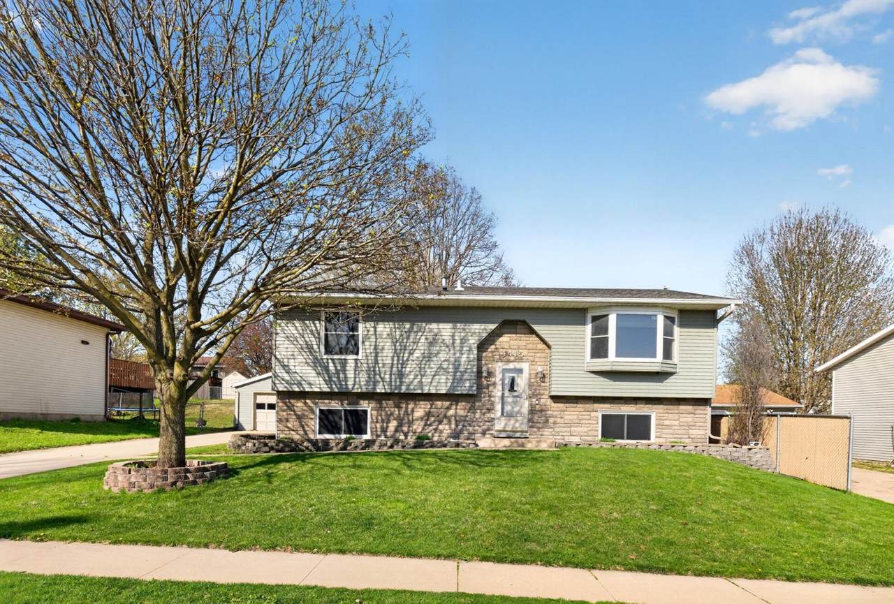 4415 Valley Drive - Photo 1