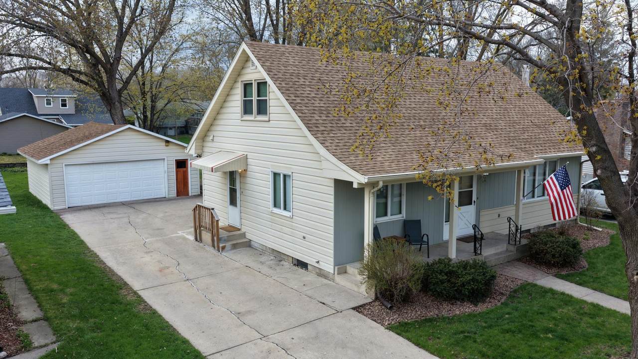 1112 15th Street - Photo 1