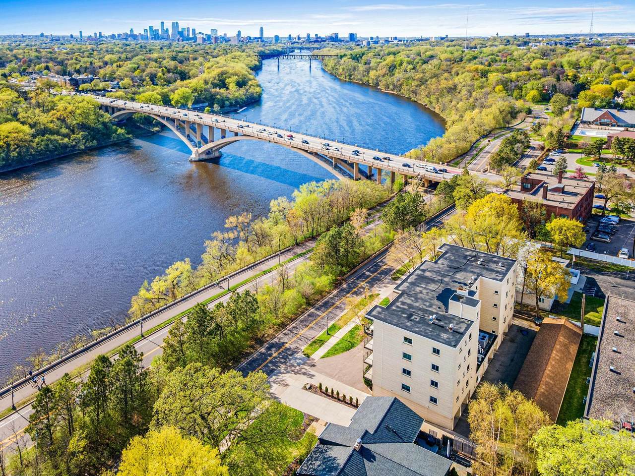200 Mississippi River Boulevard - Photo 1