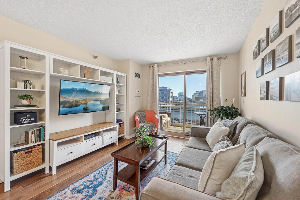 401 1st Street - Photo 1