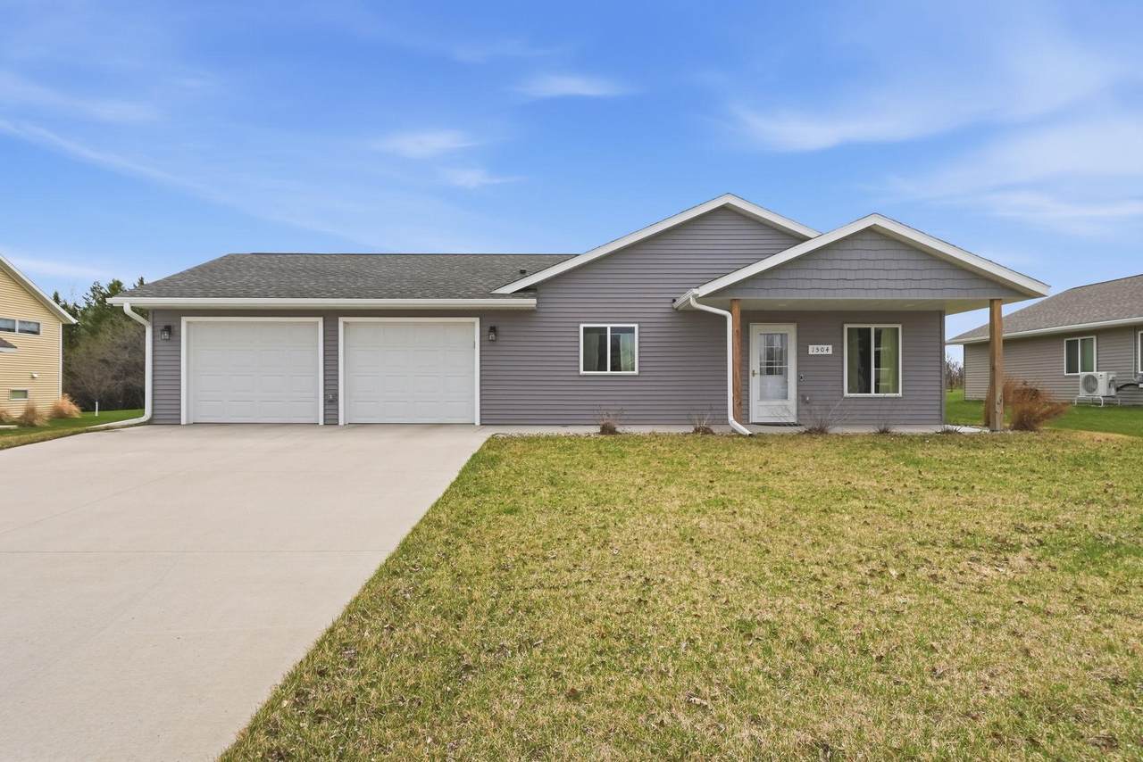 1504 Jasmine Drive - Photo 1