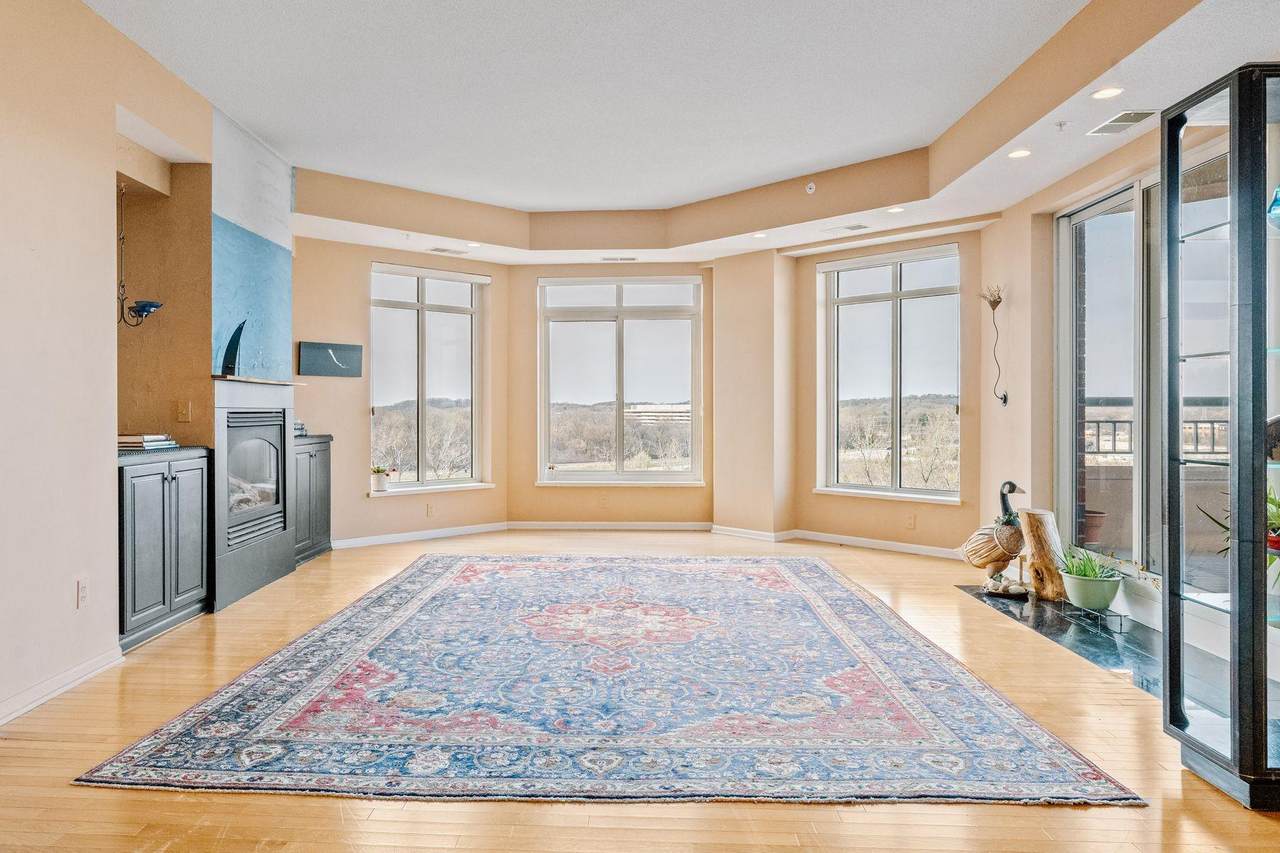8301 Creekside Circle - Photo 1