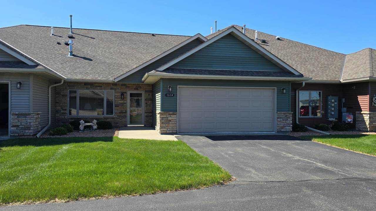1614 Thunderbird Road - Photo 1