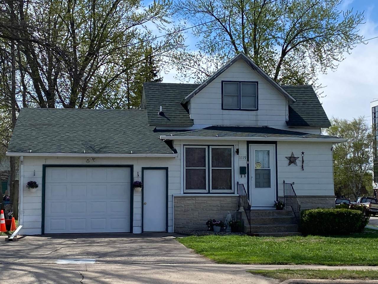 1119 Front Street - Photo 1