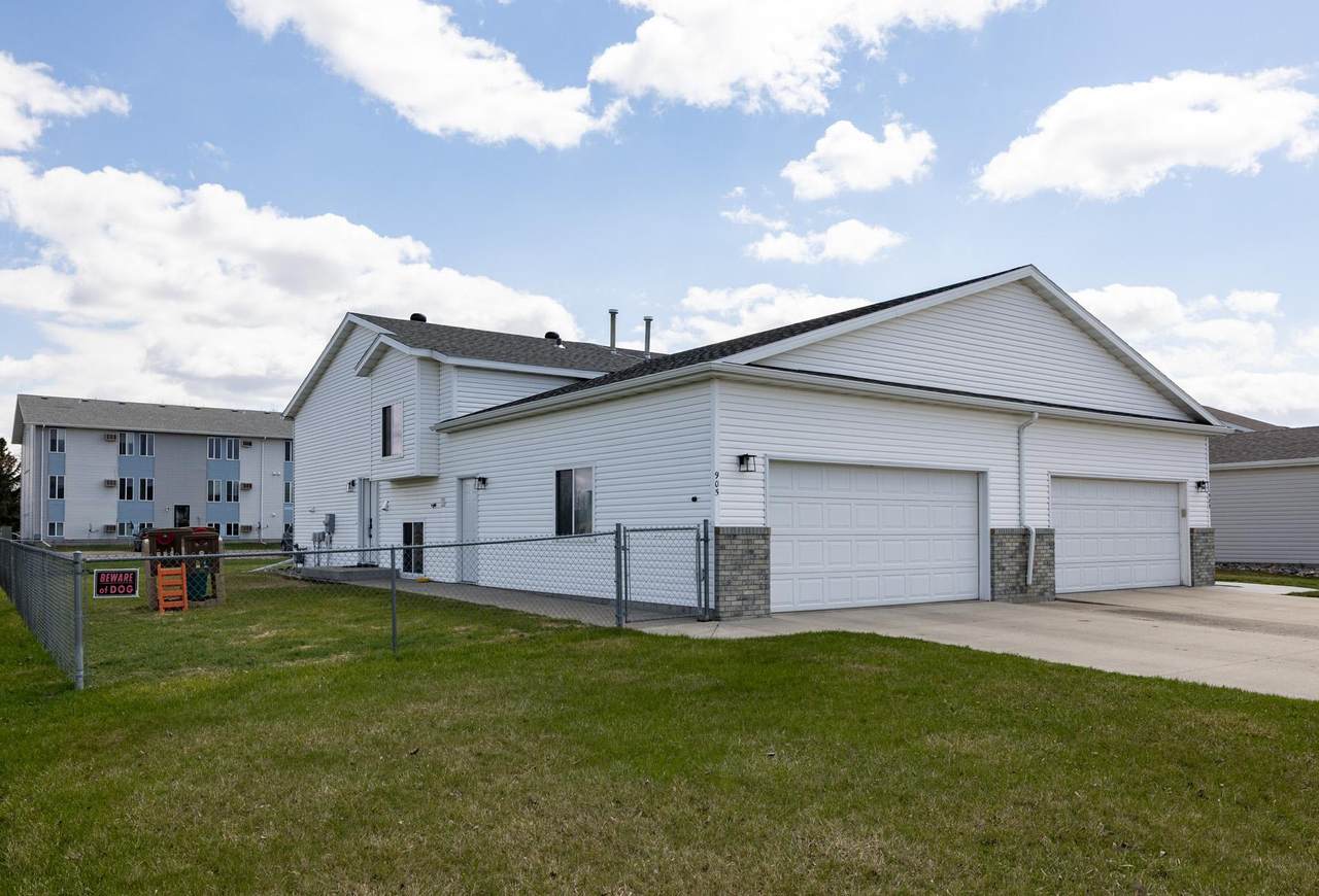905 11th Street - Photo 1