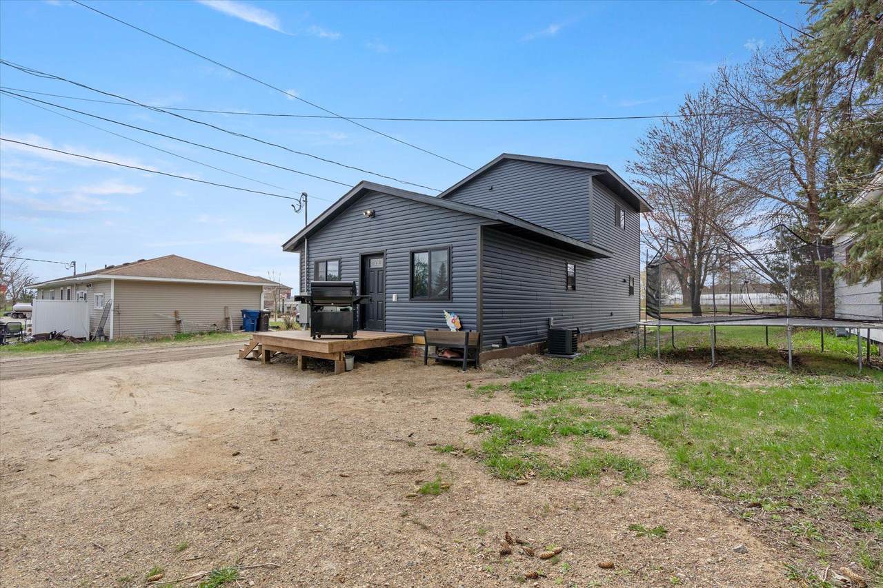1009 2nd Avenue - Photo 1