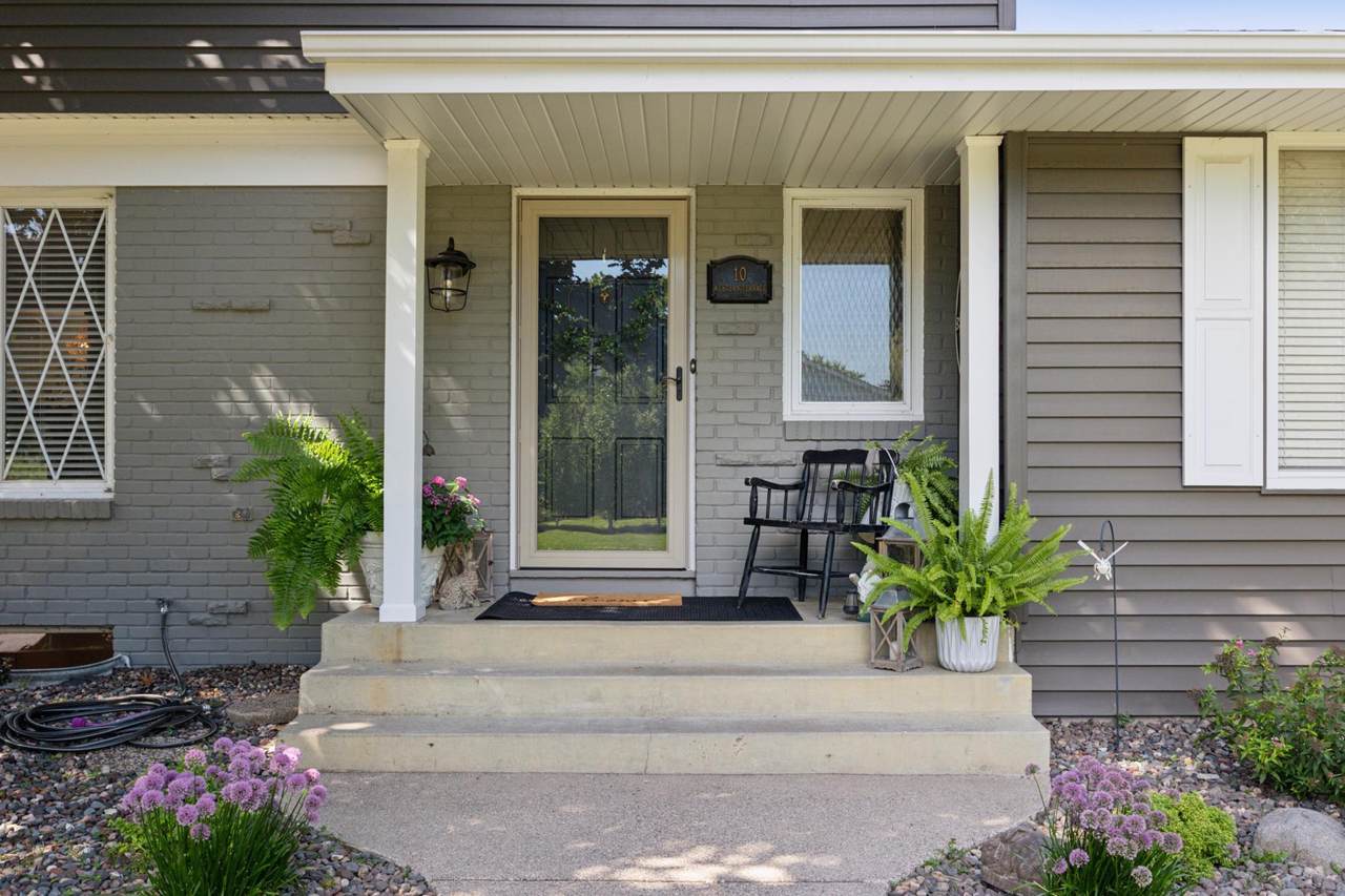10 Western Terrace - Photo 1