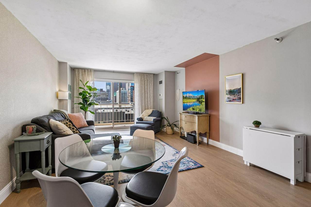 401 1st Street - Photo 1