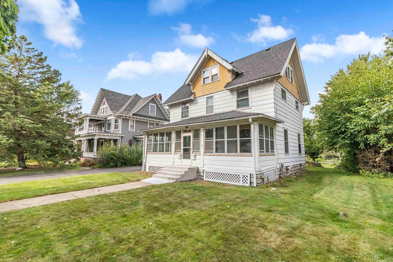 1437 Englewood Avenue - Photo 1