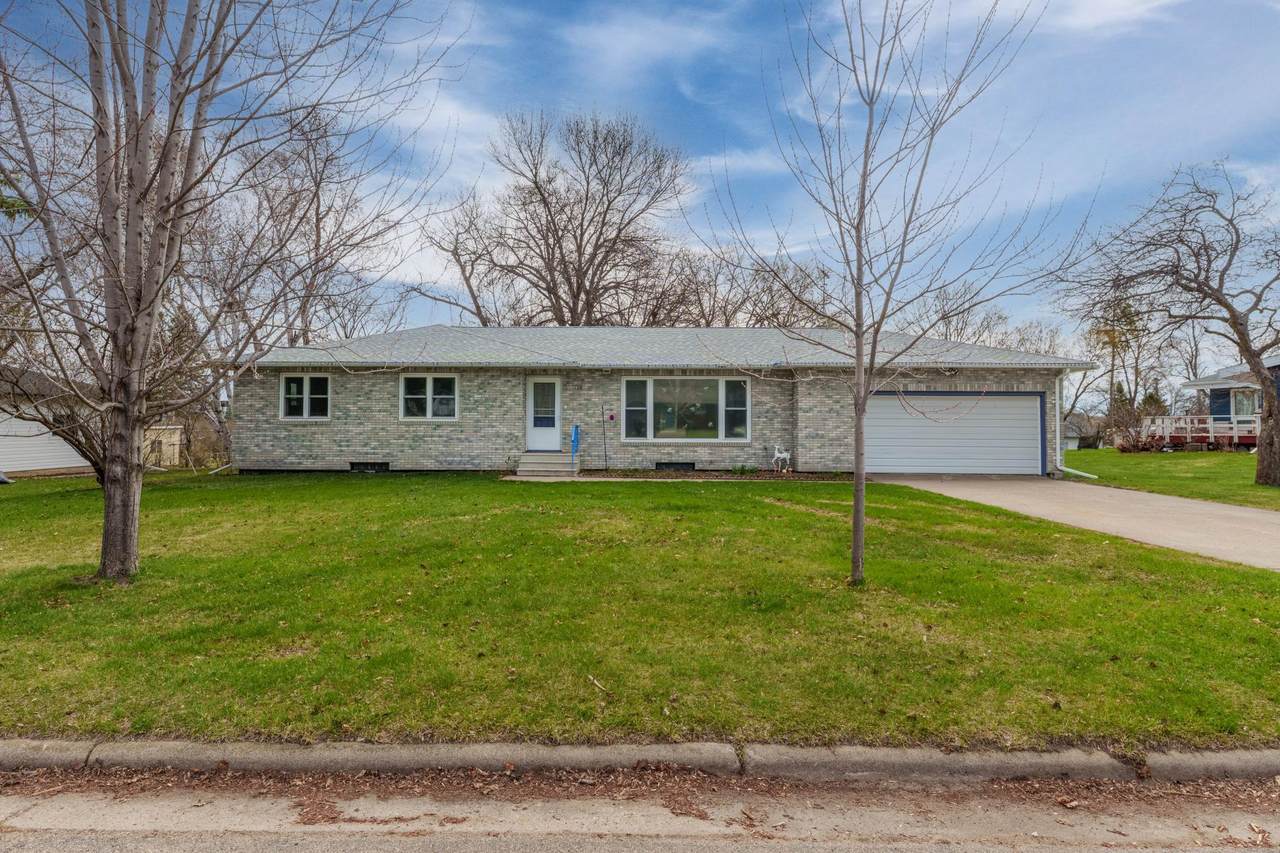 714 10th Street - Photo 1
