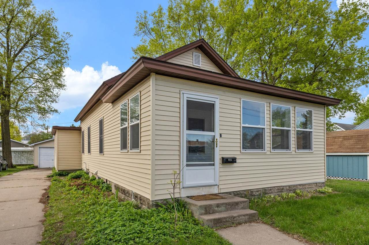 975 2nd Street - Photo 1