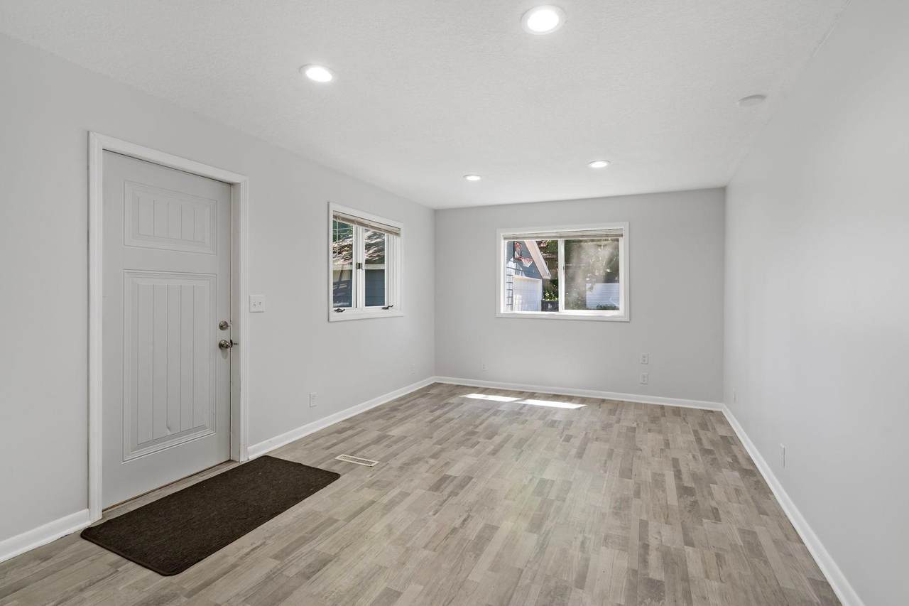 220 Sidney Street - Photo 1