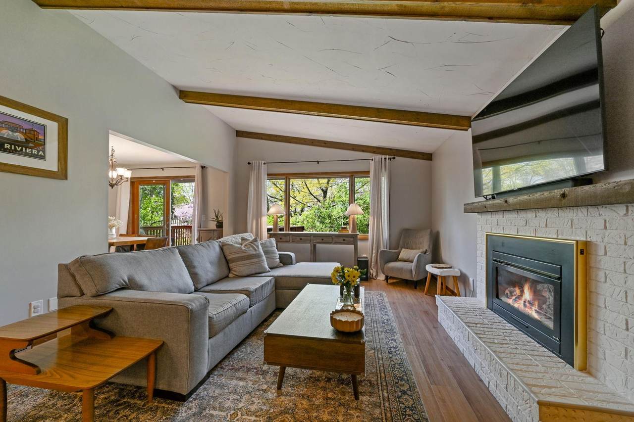 15008 Oakland Avenue - Photo 1