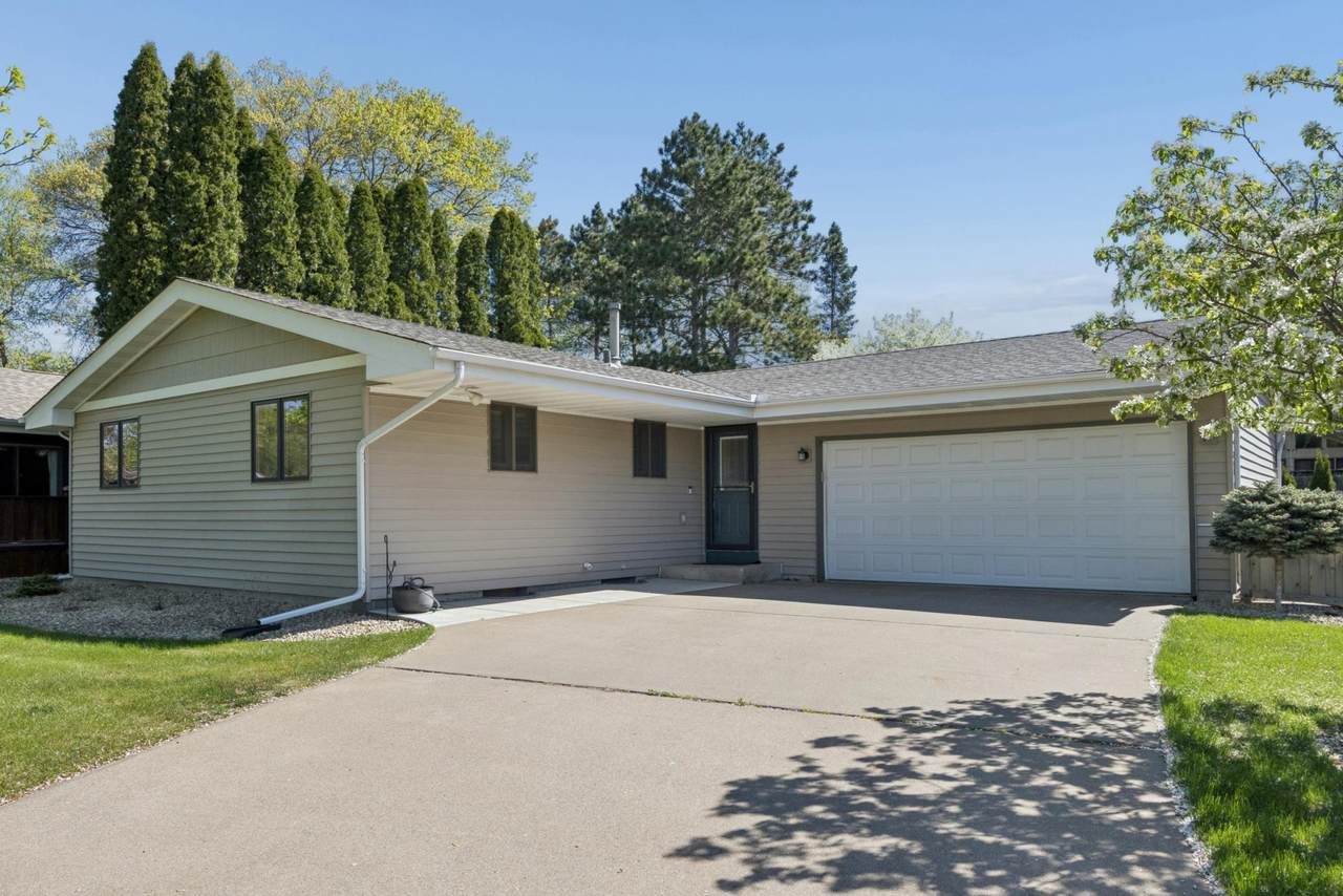 2439 Walnut Avenue - Photo 1