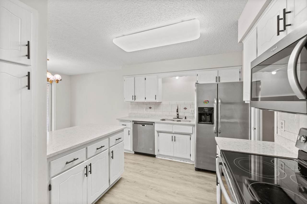 1049 Greenhaven Drive - Photo 1