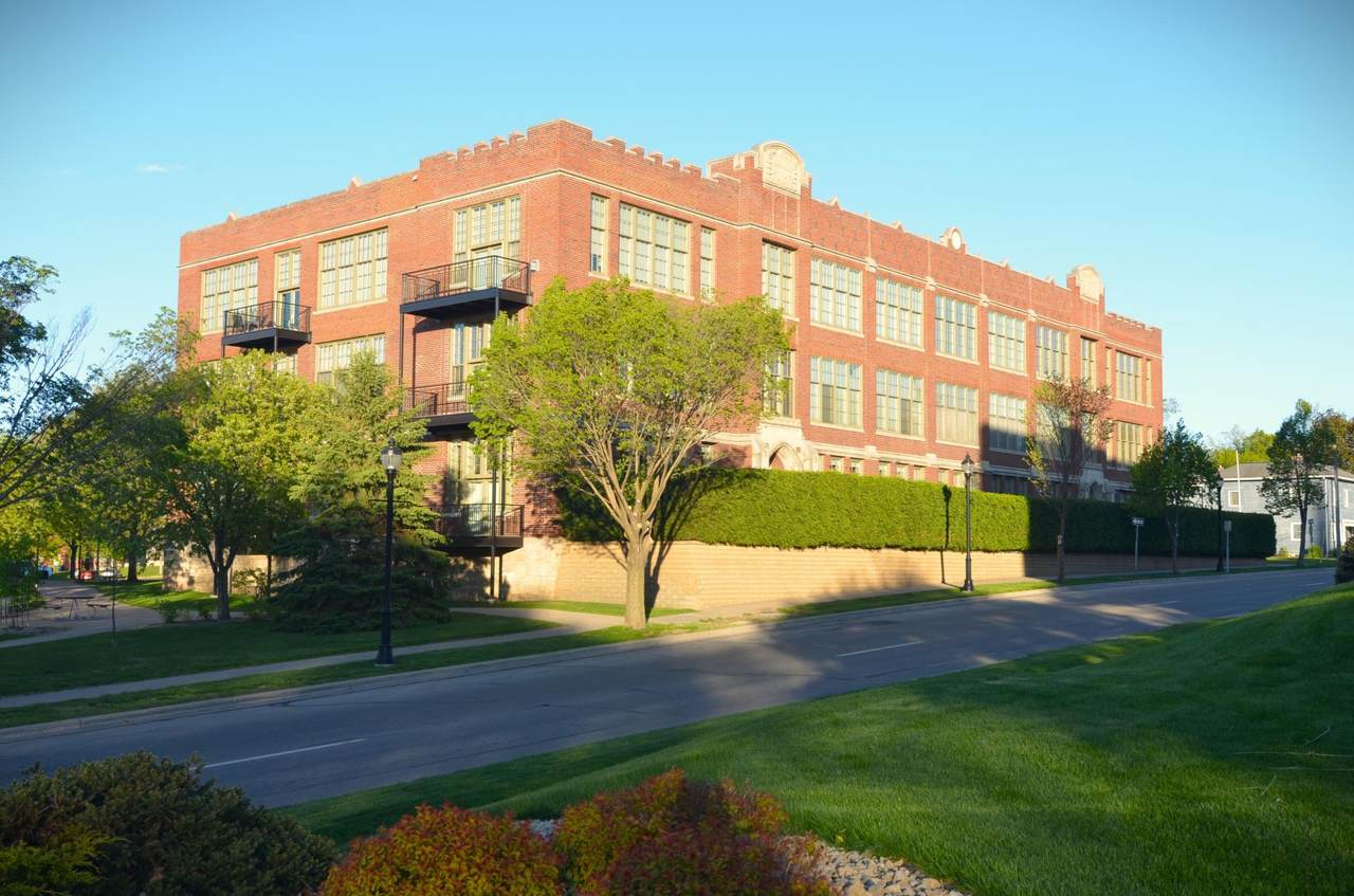 523 East Avenue - Photo 1