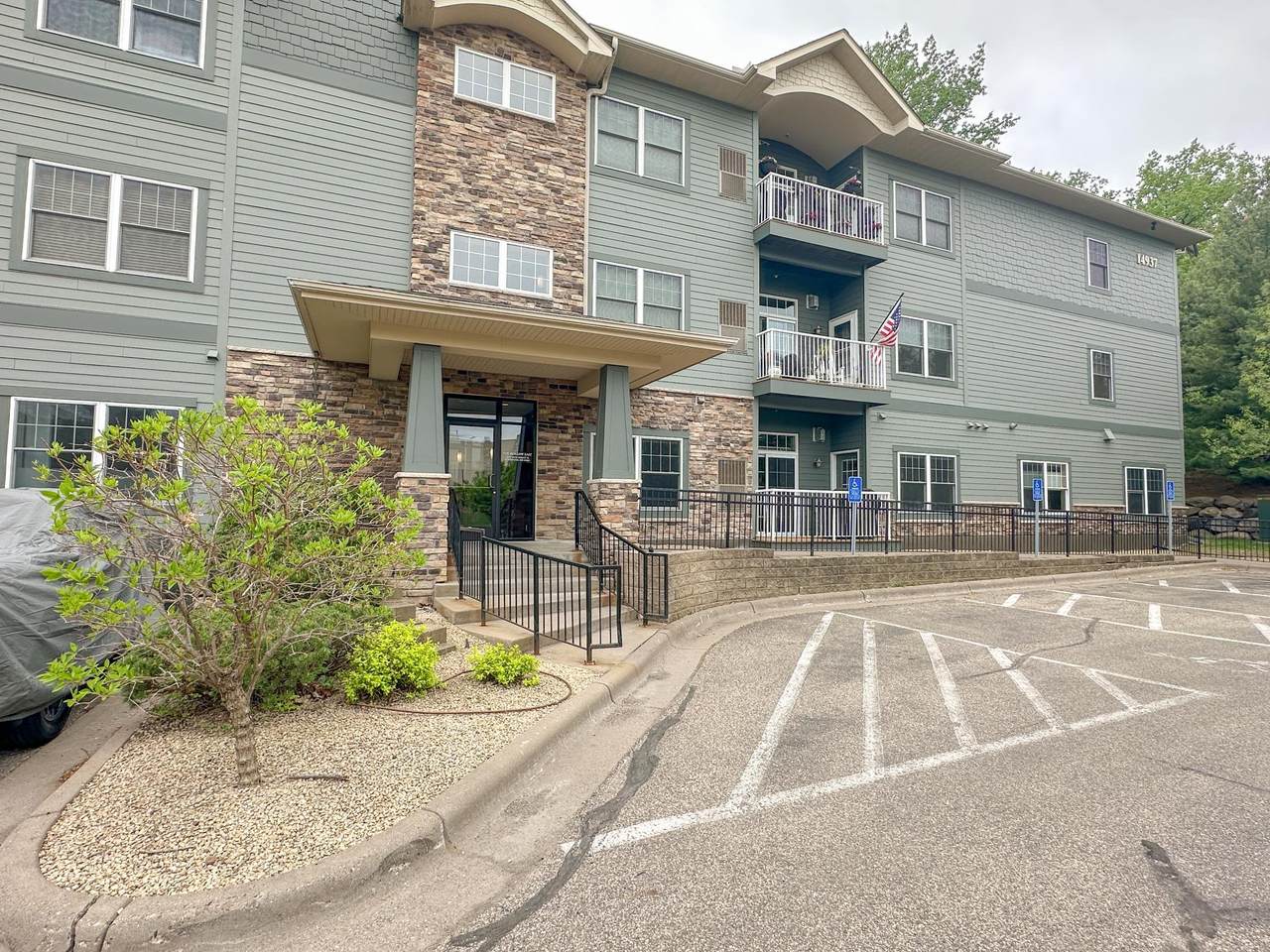 14937 60th Street - Photo 1