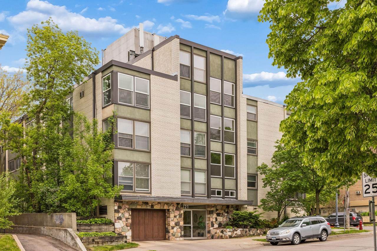 821 Douglas Avenue - Photo 1
