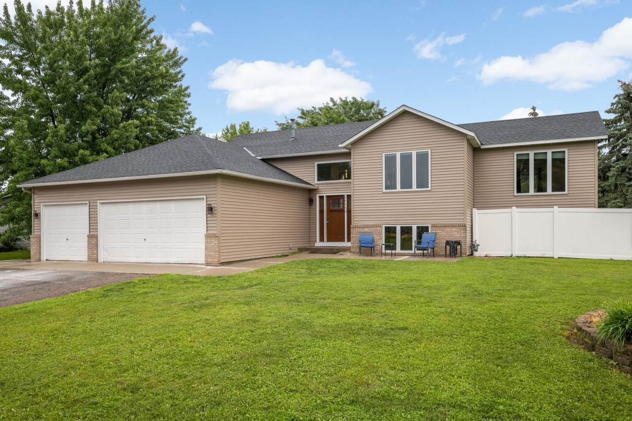 17550 Foxboro Lane - Photo 1