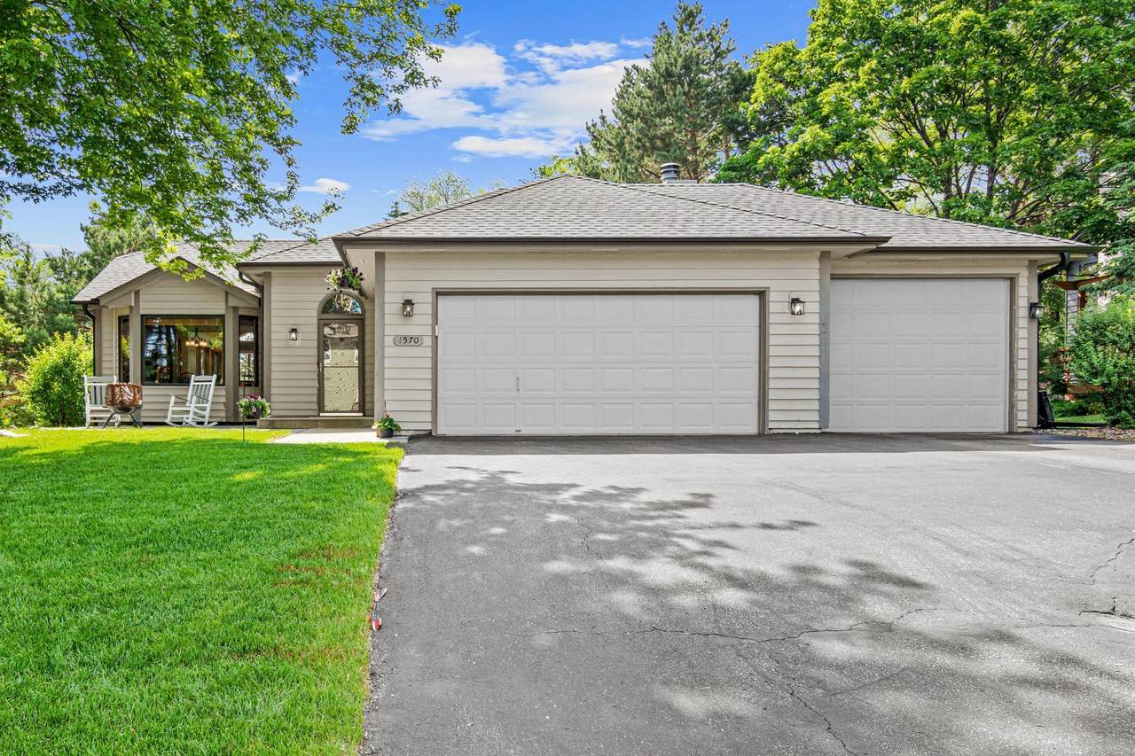 1570 Lakeview Curve - Photo 1