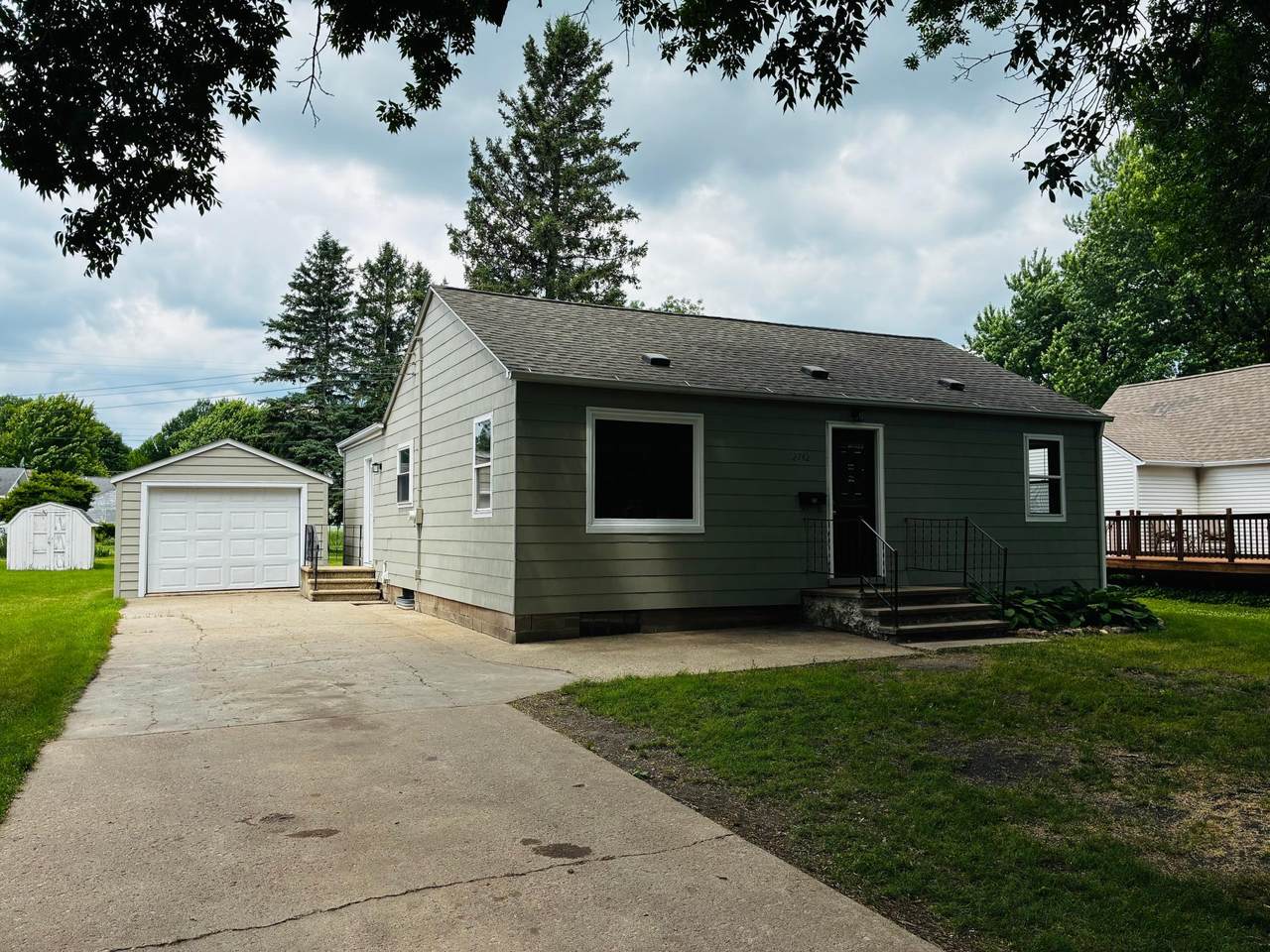 2742 Pine Avenue - Photo 1
