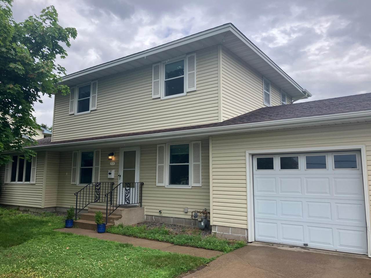 7524 Noble Avenue - Photo 1