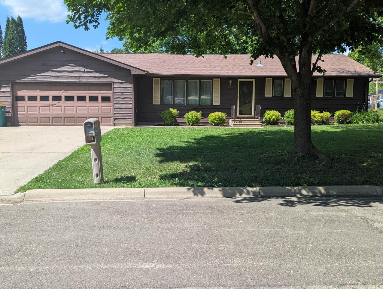 1005 Skylark Lane - Photo 1