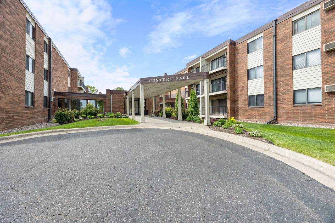 4 Pine Tree Drive - Photo 1
