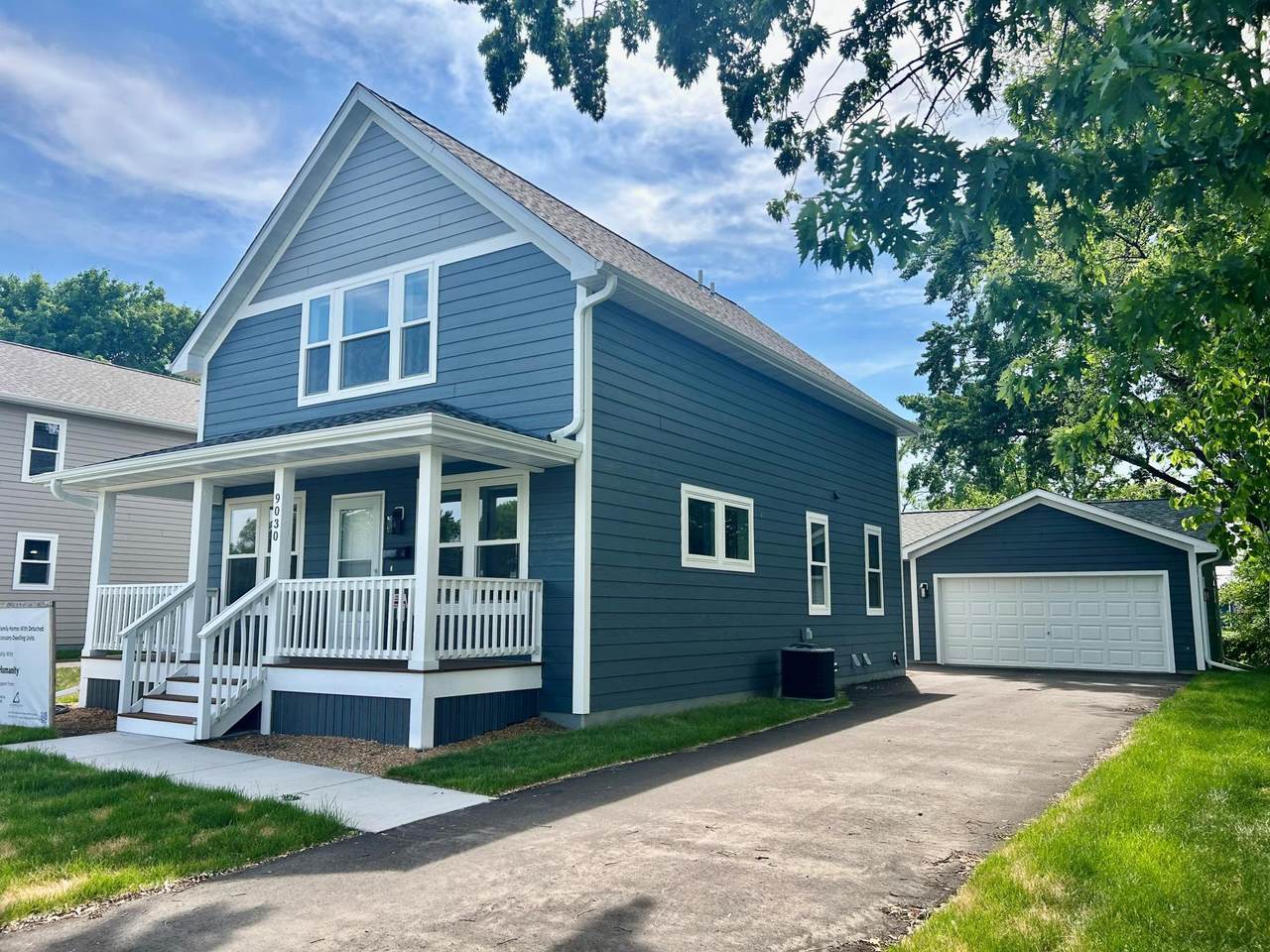 9030 Park Avenue - Photo 1