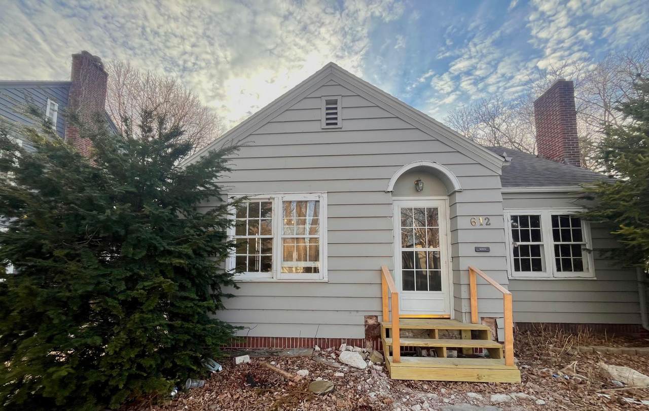 612 10th Street - Photo 1