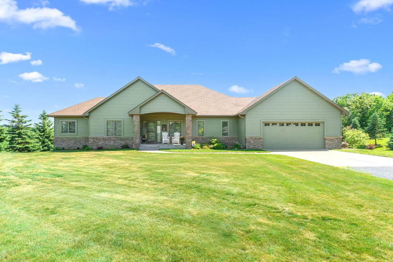 2095 250th Street - Photo 1