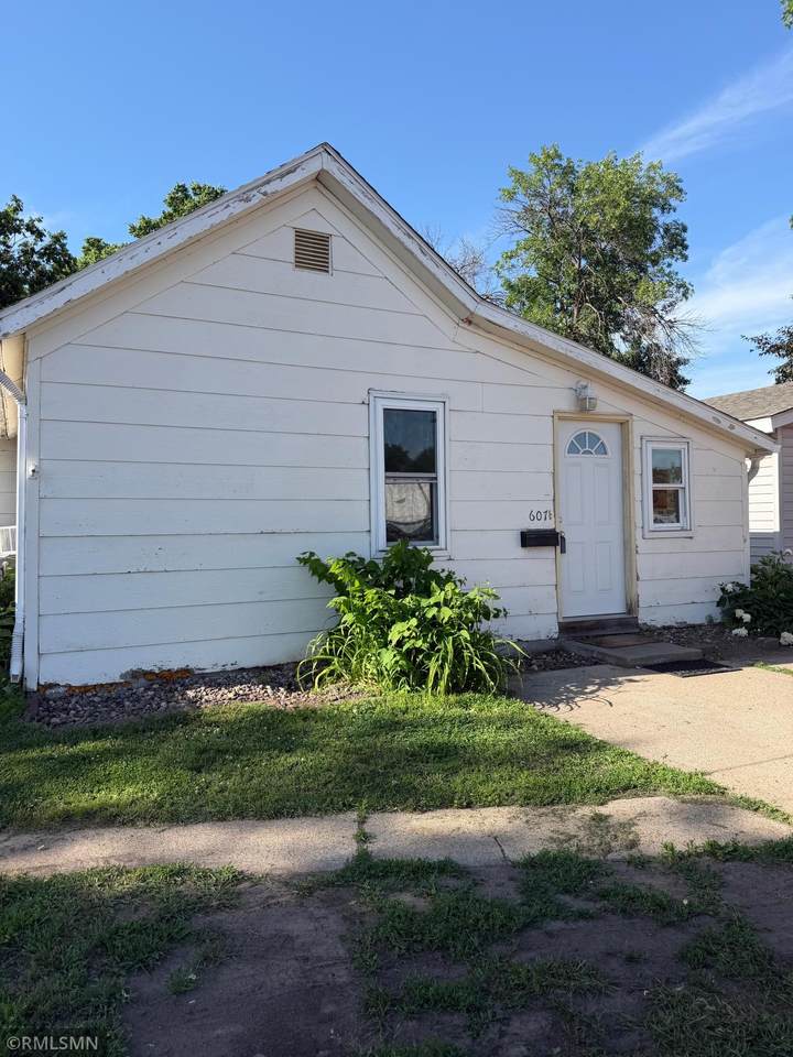 607 1st Avenue - Photo 1