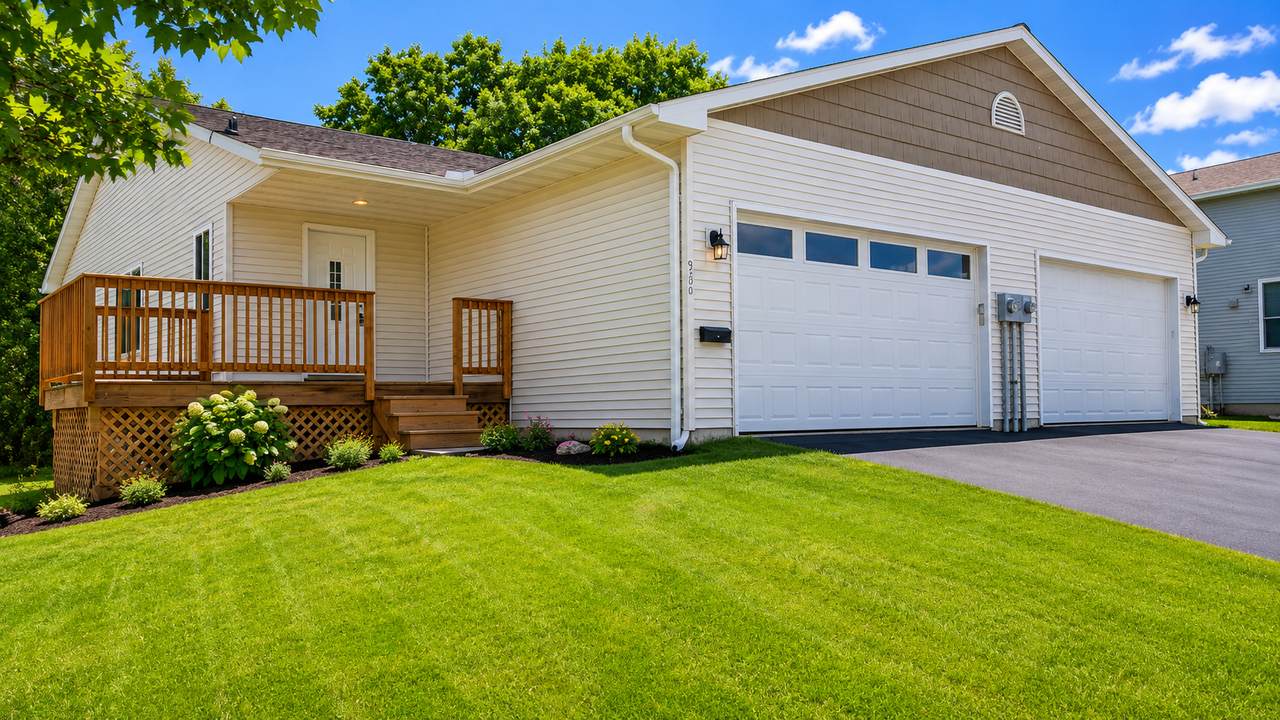 W920 Cardinal Drive - Photo 1