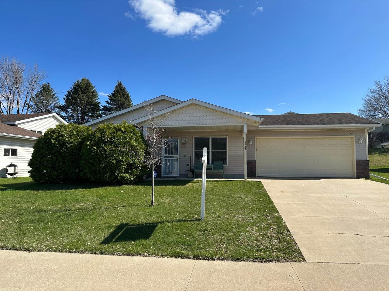 4552 Manor Brook Drive - Photo 1