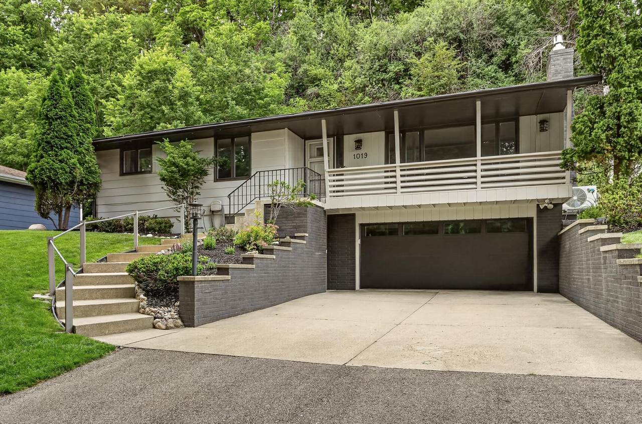 1019 11th Street - Photo 1