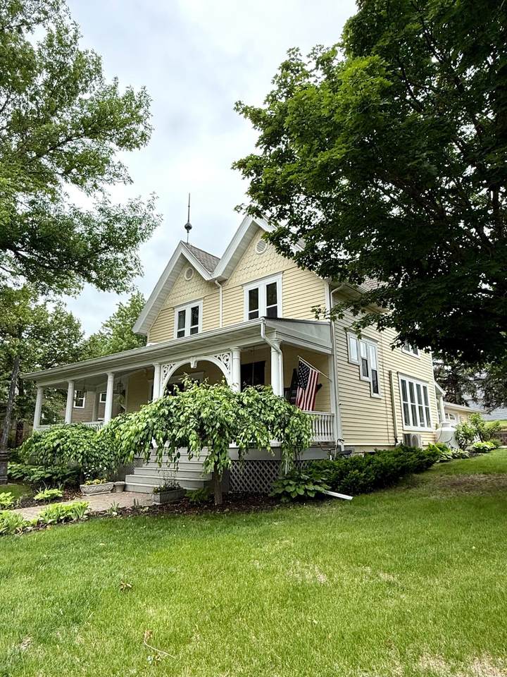 702 Ash Street - Photo 1
