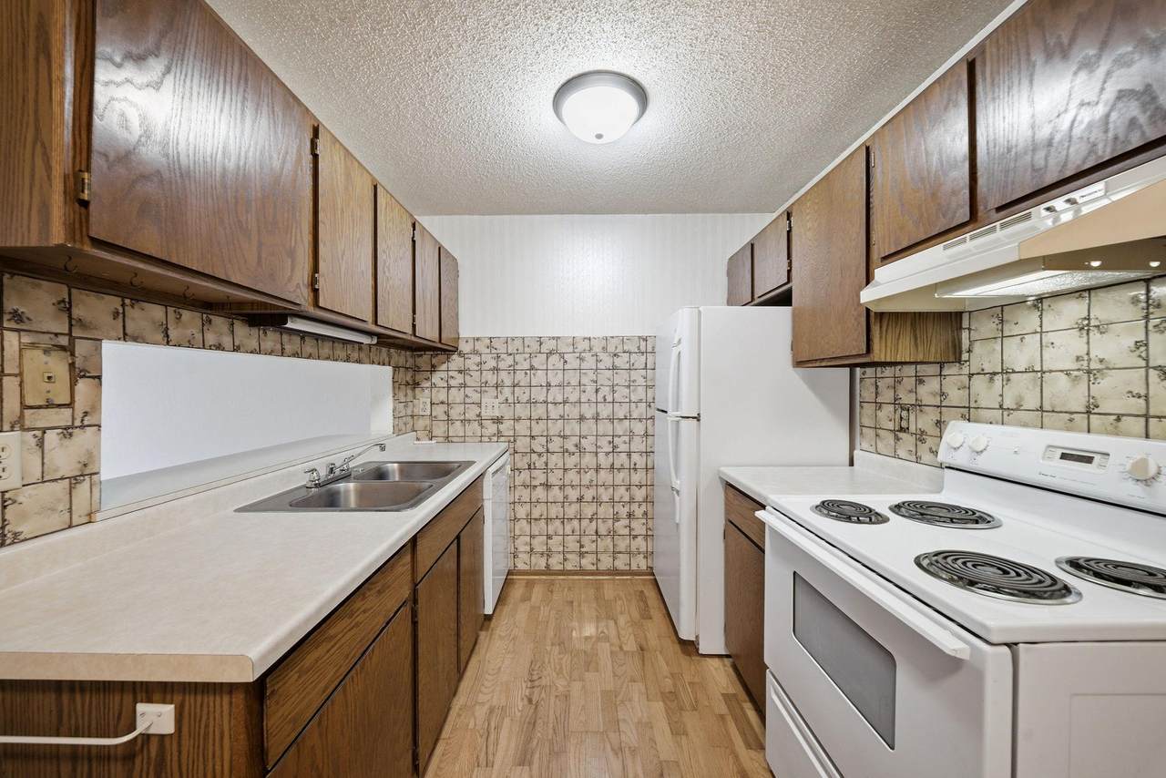 14182 Pennock Avenue - Photo 1
