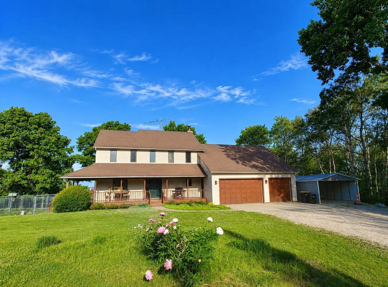 3906 Silver Creek Road - Photo 1