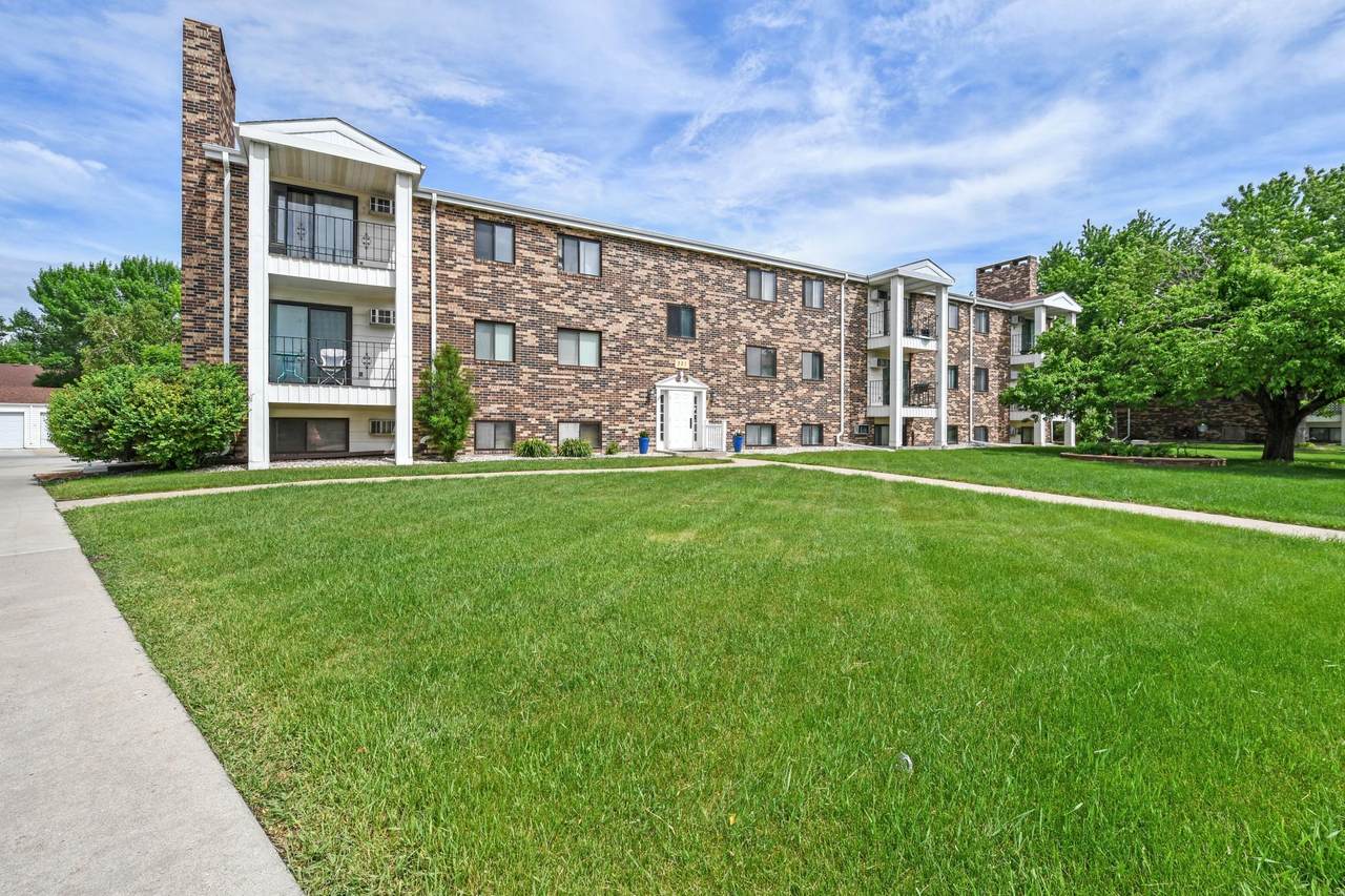 321 Prairiewood Circle - Photo 1