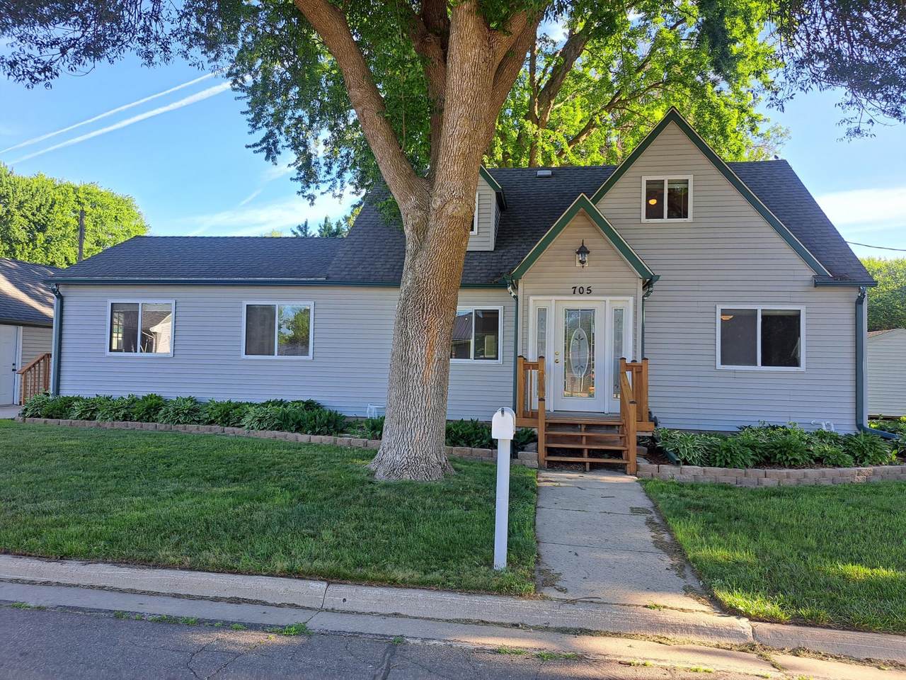 705 Glenview Drive - Photo 1